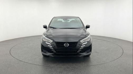 Super Black 2025 Nissan Versa 1.6 SV