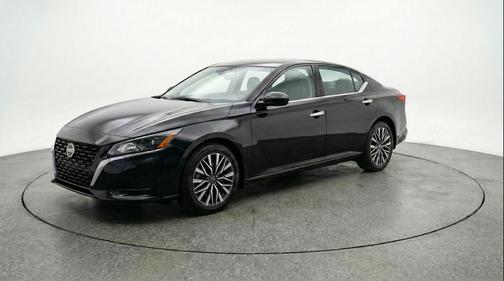 Super Black 2025 Nissan Altima SV FWD