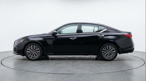 Super Black 2025 Nissan Altima SV FWD