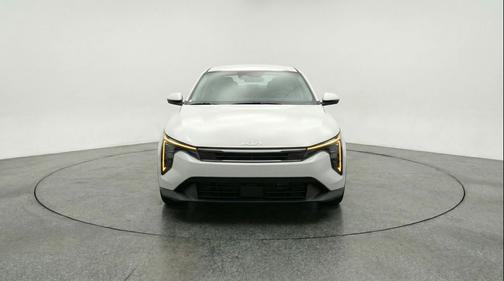 Snow White Pearl 2025 Kia K4 LXS