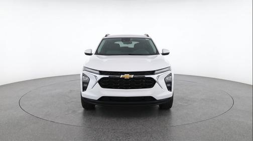 Summit White 2025 Chevrolet Trax LT