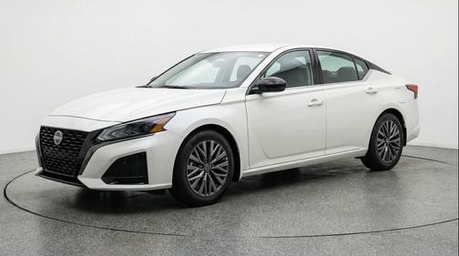 Glacier White 2025 Nissan Altima SV FWD