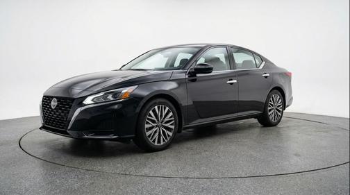 Super Black 2025 Nissan Altima SV FWD
