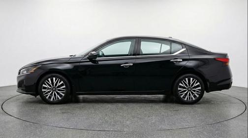 Super Black 2025 Nissan Altima SV FWD