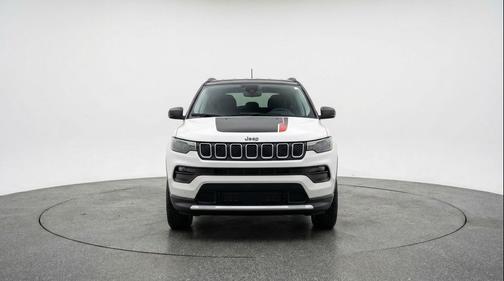 Bright White Clearcoat 2025 Jeep Compass Trailhawk