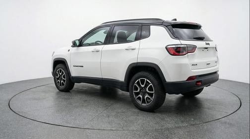 Bright White Clearcoat 2025 Jeep Compass Trailhawk