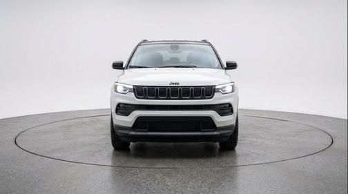 Bright White Clearcoat 2025 Jeep Compass Trailhawk