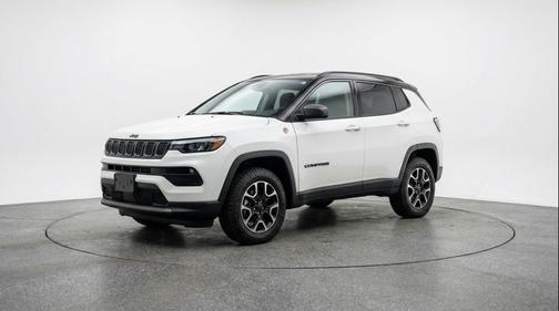 Bright White Clearcoat 2025 Jeep Compass Trailhawk