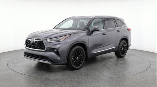 Magnetic Gray Metallic 2025 Toyota Highlander LE