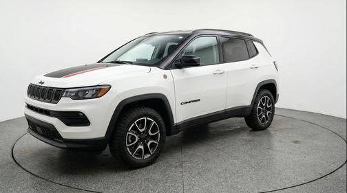 Bright White Clearcoat 2025 Jeep Compass Trailhawk