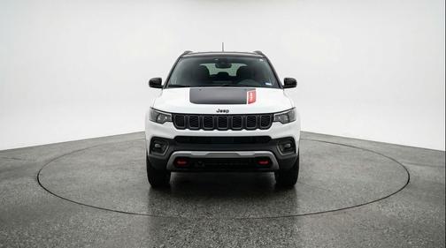 Bright White Clearcoat 2025 Jeep Compass Trailhawk