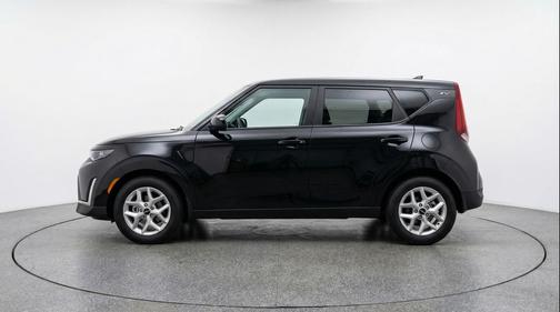 Fusion Black 2025 Kia Soul LX