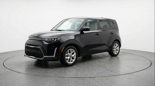 Fusion Black 2025 Kia Soul LX