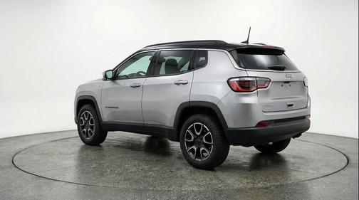 Silver Zynith Metallic Clearcoat 2025 Jeep Compass Trailhawk
