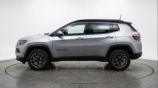 Silver Zynith Metallic Clearcoat 2025 Jeep Compass Trailhawk