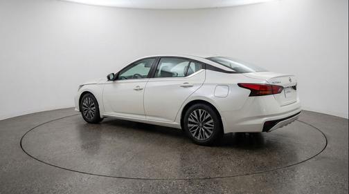 Glacier White 2025 Nissan Altima SV FWD