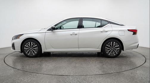 Glacier White 2025 Nissan Altima SV FWD