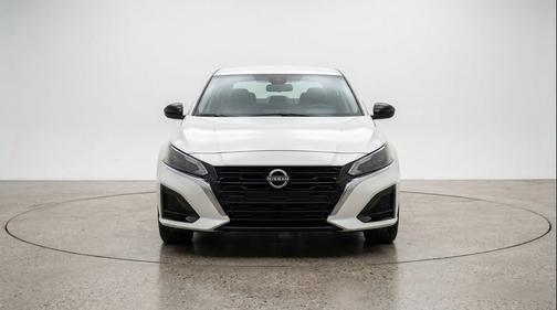Glacier White 2025 Nissan Altima SV FWD
