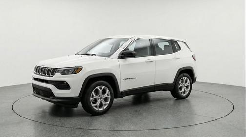 Bright White Clearcoat 2025 Jeep Compass Latitude