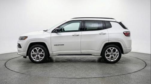 Bright White Clearcoat 2025 Jeep Compass Latitude