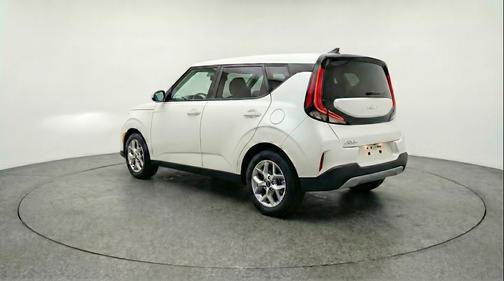 Snow White Pearl 2025 Kia Soul LX