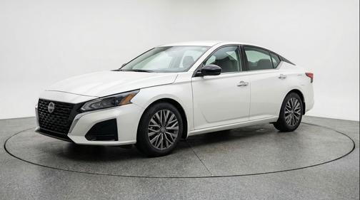 Glacier White 2025 Nissan Altima SV FWD