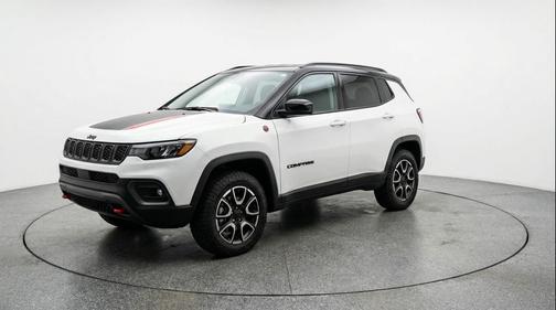 Bright White Clearcoat 2025 Jeep Compass Trailhawk