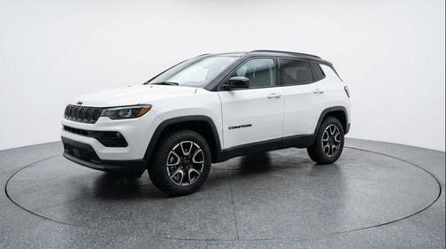Bright White Clearcoat 2025 Jeep Compass Trailhawk