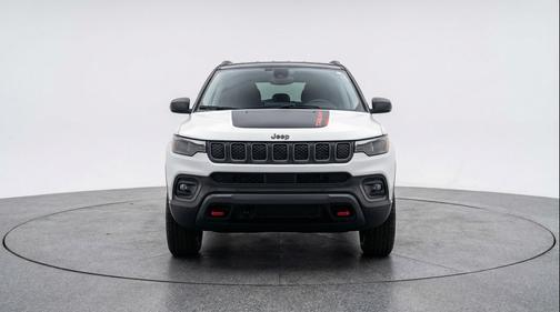 Bright White Clearcoat 2025 Jeep Compass Trailhawk