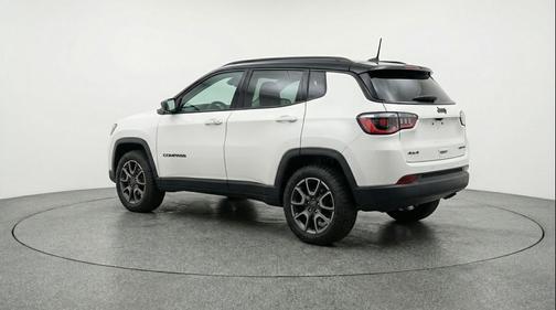 Bright White Clearcoat 2025 Jeep Compass Trailhawk