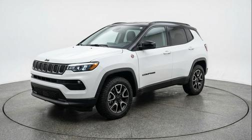 Bright White Clearcoat 2025 Jeep Compass Trailhawk