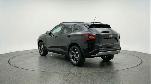 Mosaic Black Metallic 2025 Chevrolet Trax LT