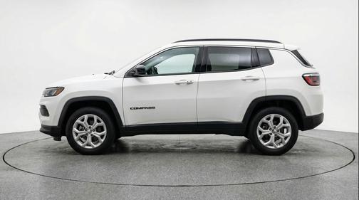Bright White Clearcoat 2025 Jeep Compass Latitude
