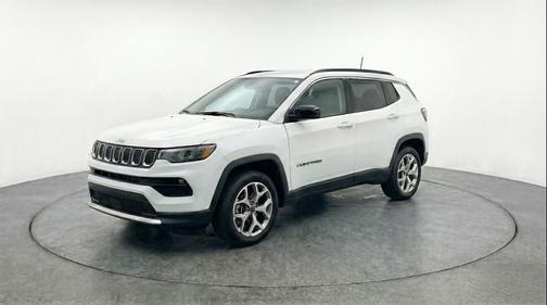 Bright White Clearcoat 2025 Jeep Compass Latitude