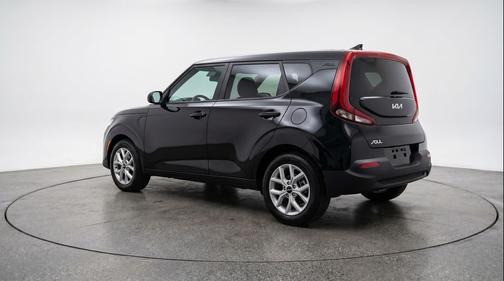 Fusion Black 2025 Kia Soul LX