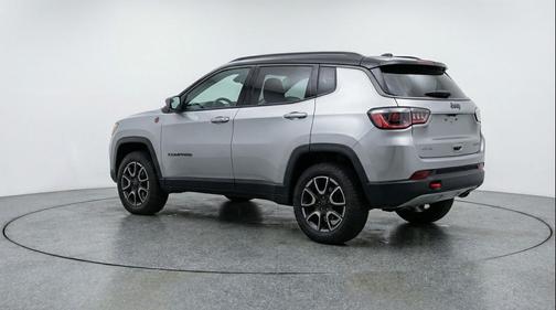 Silver Zynith Metallic Clearcoat 2025 Jeep Compass Trailhawk