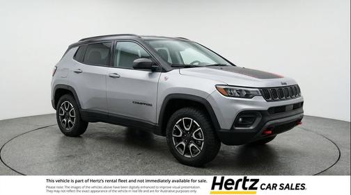Silver Zynith Metallic Clearcoat 2025 Jeep Compass Trailhawk