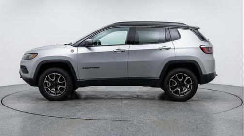 Silver Zynith Metallic Clearcoat 2025 Jeep Compass Trailhawk