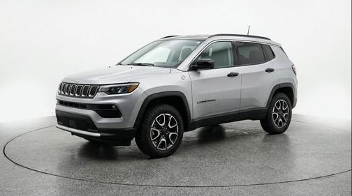 Silver Zynith Metallic Clearcoat 2025 Jeep Compass Trailhawk