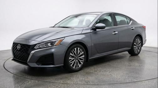 Gun Metallic 2025 Nissan Altima SV FWD