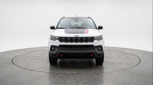 Bright White Clearcoat 2025 Jeep Compass Trailhawk