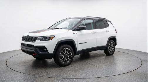 Bright White Clearcoat 2025 Jeep Compass Trailhawk