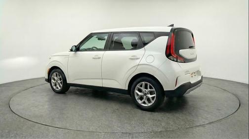 Snow White Pearl 2025 Kia Soul LX