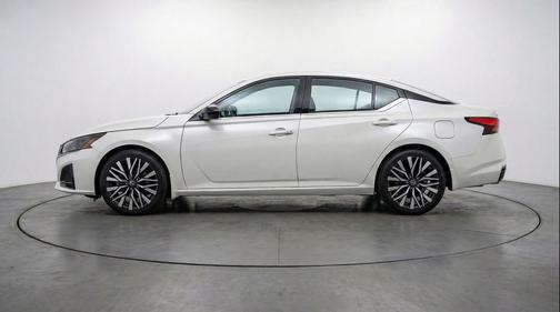 Glacier White 2026 Nissan Altima SV FWD