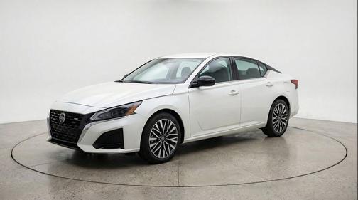 Glacier White 2026 Nissan Altima SV FWD