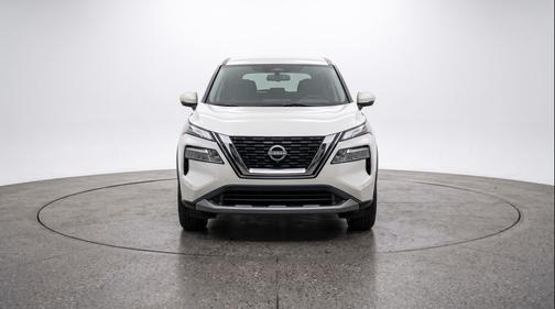 Everest White Pearl Tricoat 2026 Nissan Rogue SV
