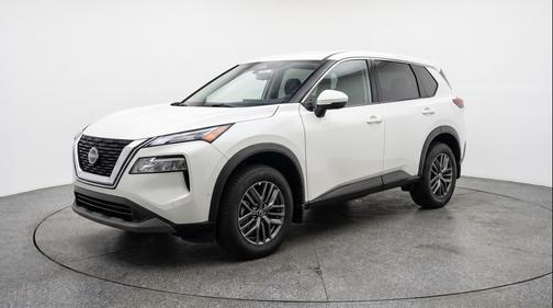 Everest White Pearl Tricoat 2026 Nissan Rogue SV