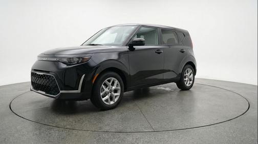Fusion Black 2025 Kia Soul LX