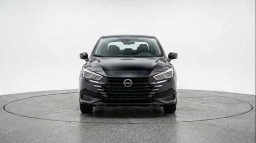 Super Black 2025 Nissan Versa 1.6 SV