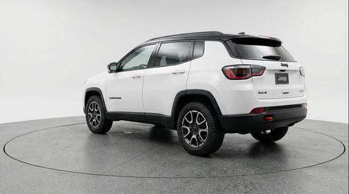 Bright White Clearcoat 2025 Jeep Compass Trailhawk